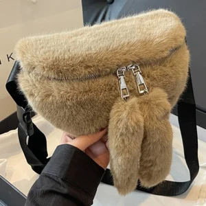 Bauchtasche aus Kunstfell